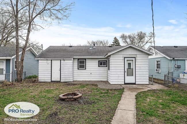 Building Photo - 2 Bedroom Home