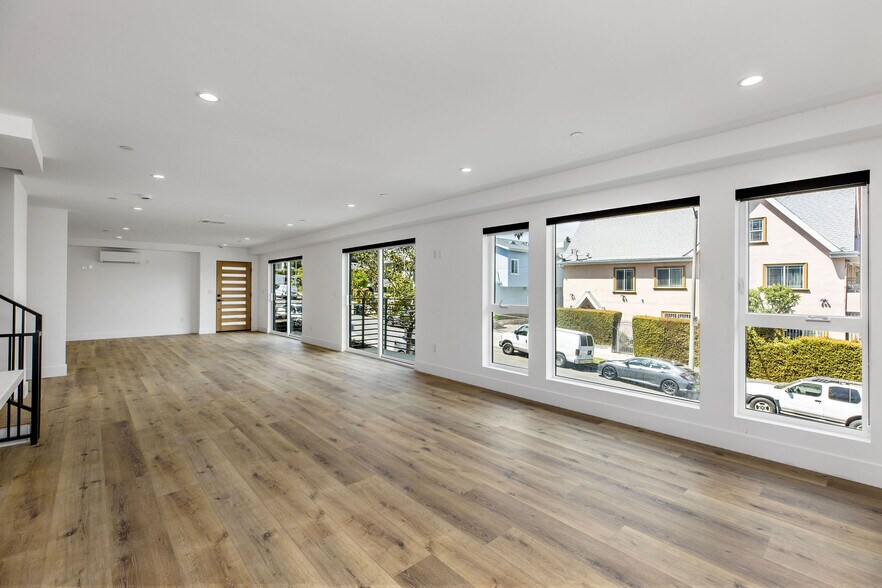 Building Photo - 571 N Mariposa Ave