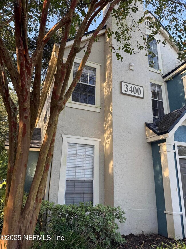 Building Photo - 13703 Richmond Park Dr N