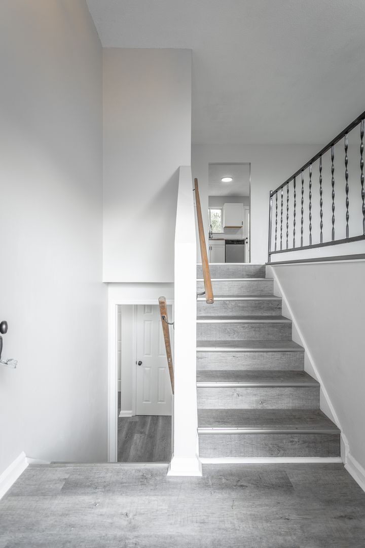 Building Photo - 833 Sylvan Dr