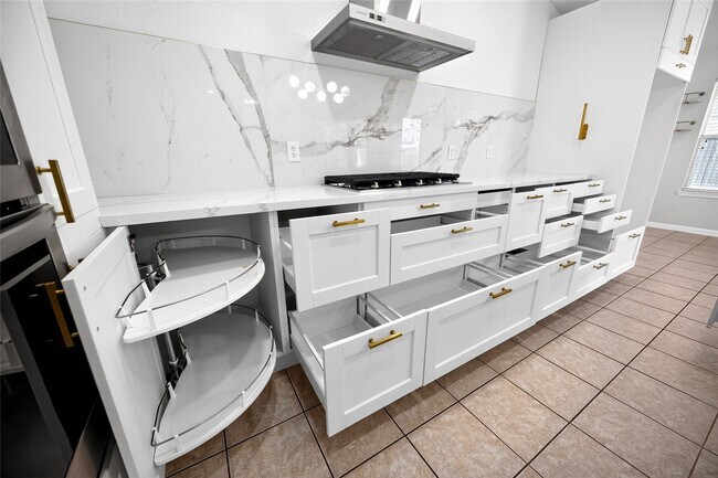Building Photo - 18211 Doral Rock Ct