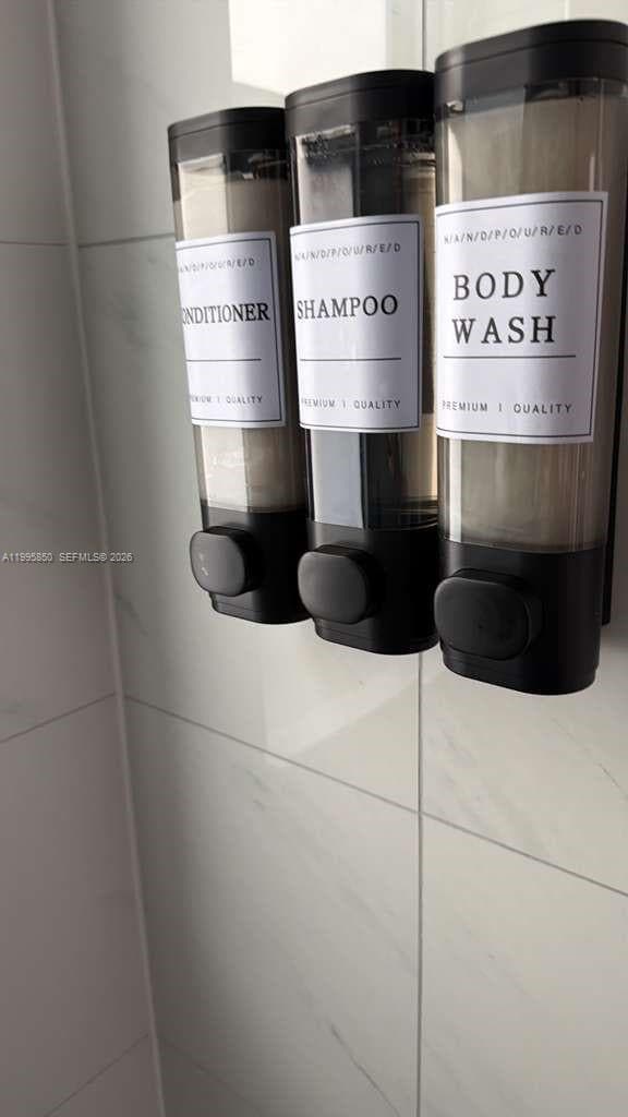 Building Photo - 11201 NE 10th Ave