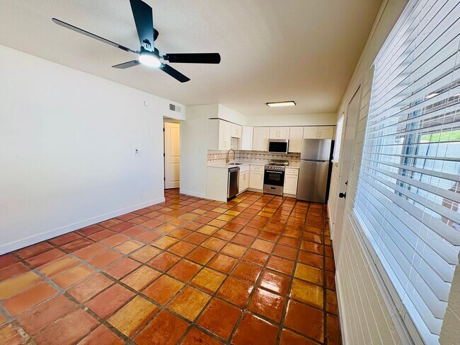 Building Photo - 817 S Melody Ln