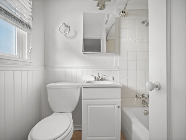 Building Photo - GREAT LOWER SOUTH HILL LOCATION CLOSE TO H...