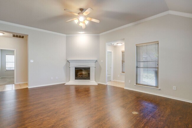 Building Photo - Beautiful Corner Lot Home in North Arlington-  3 Bed, 2 Bath- Ready for New Tenants- Arlington ISD