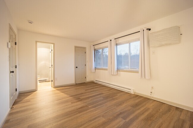 Building Photo - 404 Chelsea Cove S