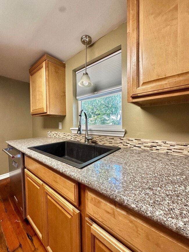 Building Photo - COMING OCTOBER 2025 - Spacious 1-Bedroom A...