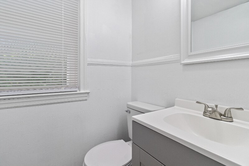 Building Photo - 3915 Glenridge Rd