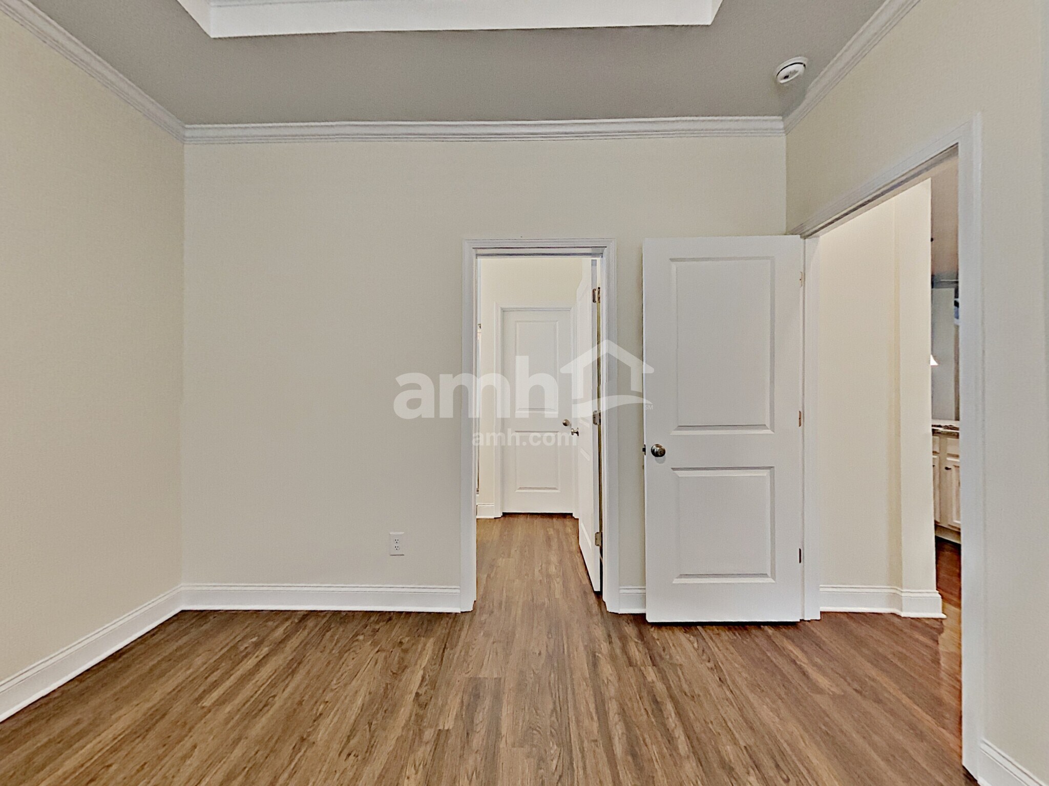 Building Photo - 254 Lake St