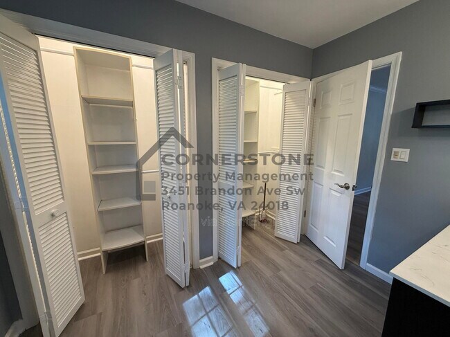 Building Photo - 6111 Barn Owl Cir