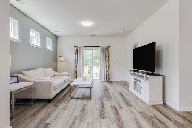 Building Photo - 161 Holloway Hl
