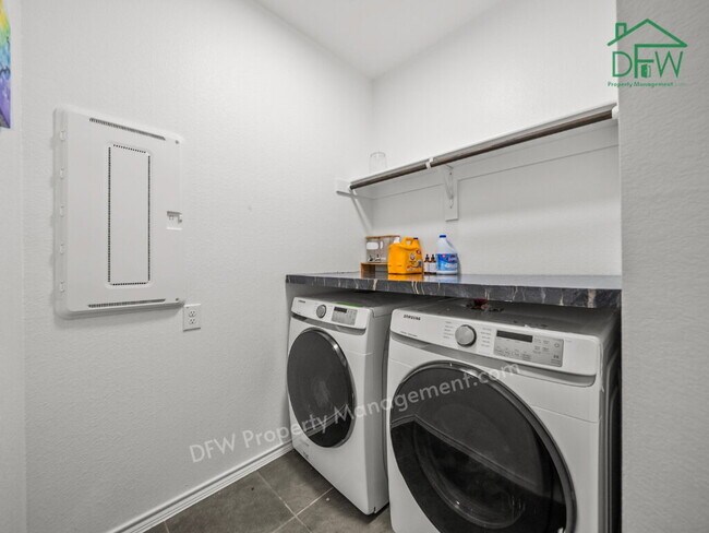 Building Photo - Spacious 4-Bedroom Home with 2-Car Garage & Resort-Style Community Amenities