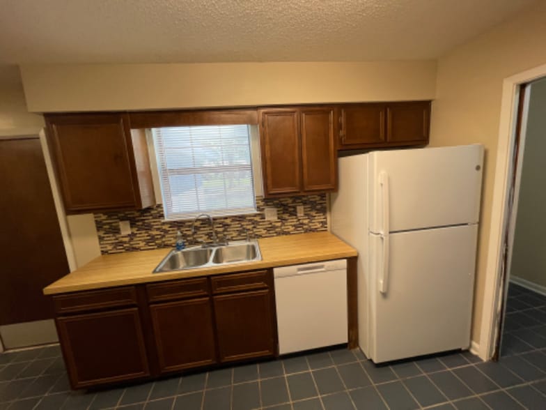 Building Photo - 85 7th St