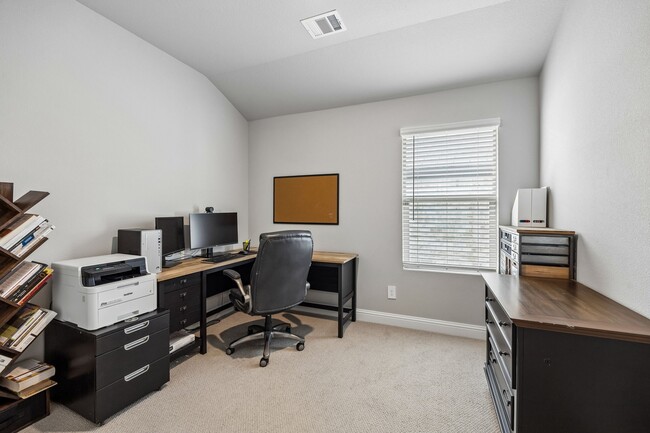 Building Photo - 1107 Emberwood Dr