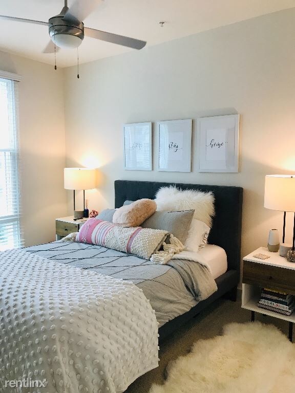 Building Photo - 1 br, 1 bath Apartment - 3211 Palm Way