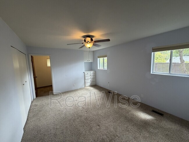 Building Photo - 7730 SW Eaker Pl