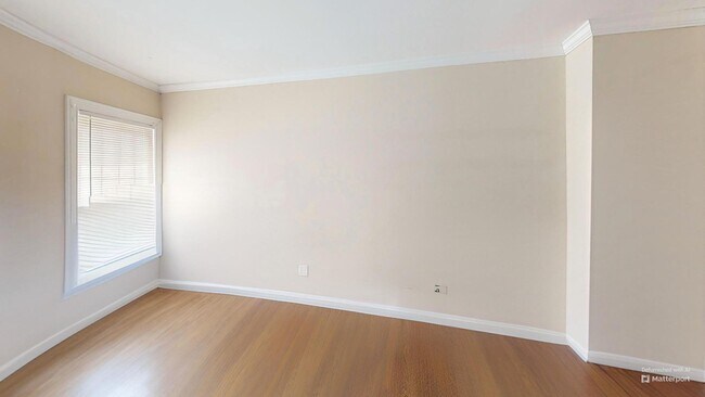 Building Photo - 2bed in Roxbury available 9/1