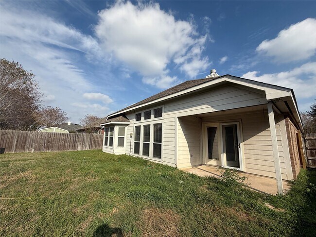 Building Photo - 6111 Settlers Village Dr