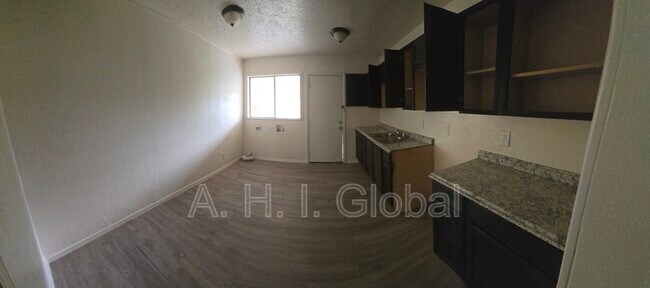 Building Photo - 1033 Dunaway St