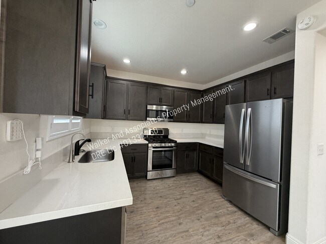 Building Photo - 327 Las Flores Dr