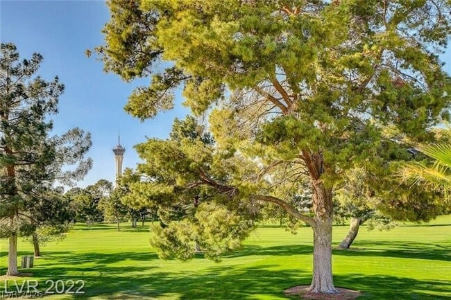 Building Photo - 2845 Queens Courtyard Dr