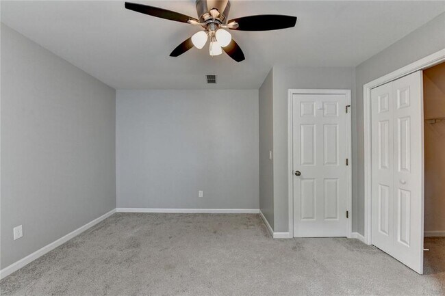 Building Photo - 10665 Wren Ridge Rd