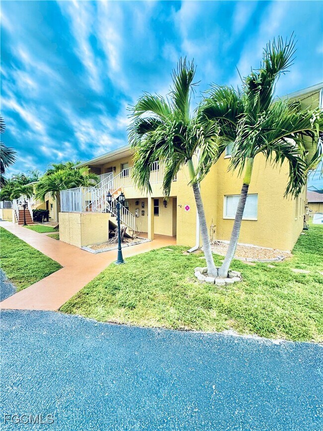 Building Photo - 706 SE 13th Ct