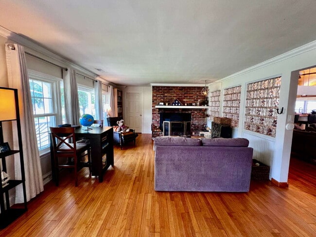 Building Photo - Love Where You Live in Lake Shores!