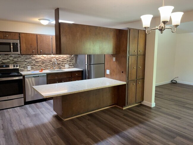Building Photo - 3 bedroom duplex in North Davis