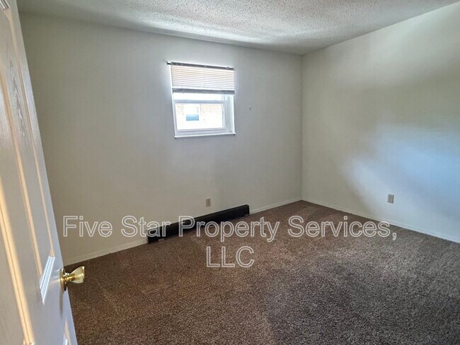 Building Photo - 2070 W Washington St