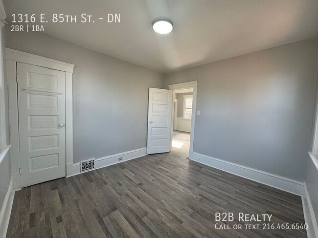 Building Photo - Charming 2-Bedroom Property in Prime Location