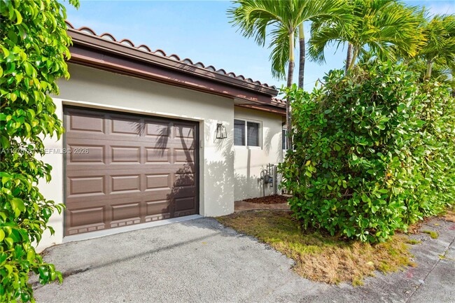 Building Photo - 140 Santander Ave