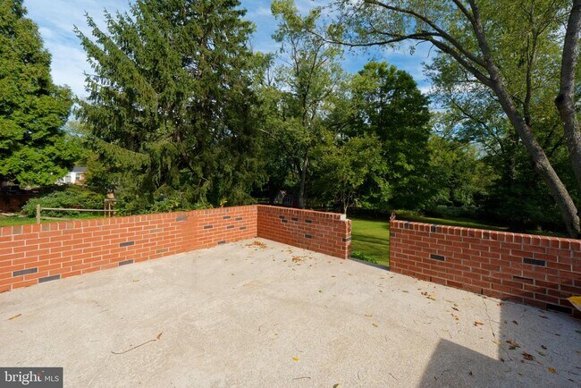 Building Photo - 7 Doe Ln