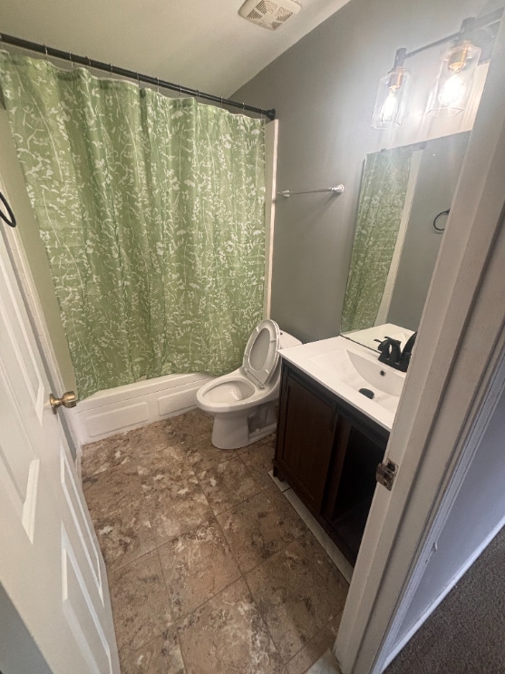 Building Photo - Two bed townhome