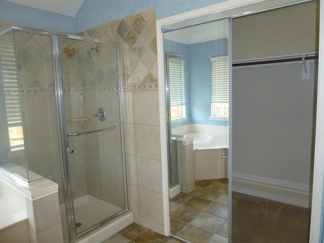 Building Photo - 3909 Clifton Dr