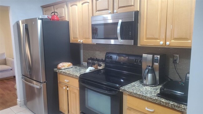 Building Photo - 616 SE 8th Ave