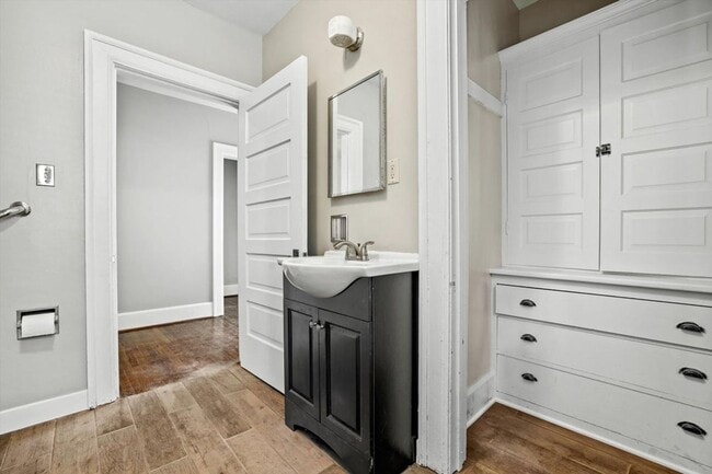 Building Photo - Updated 4 Bedroom Victorian on College Ave