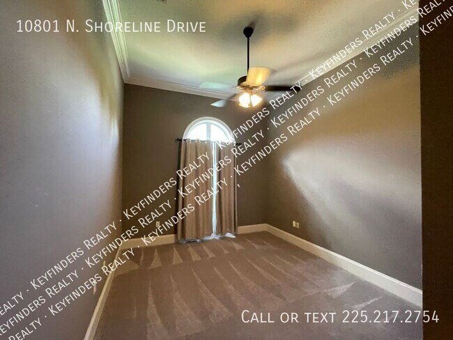 Building Photo - 10801 N Shoreline Ave