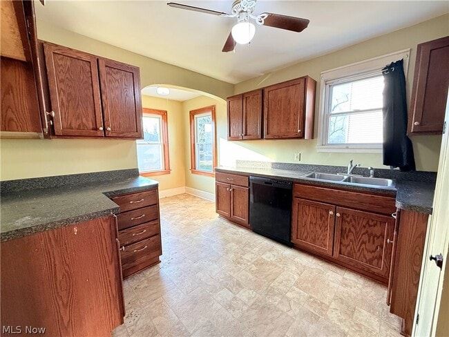 Building Photo - 837 Eastland Ave