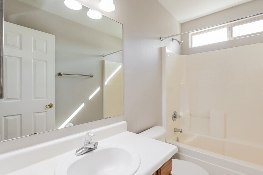 Building Photo - 7625 S Athel Tree Dr