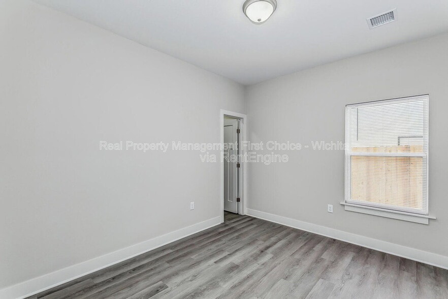 Building Photo - 3413 W 45th St S