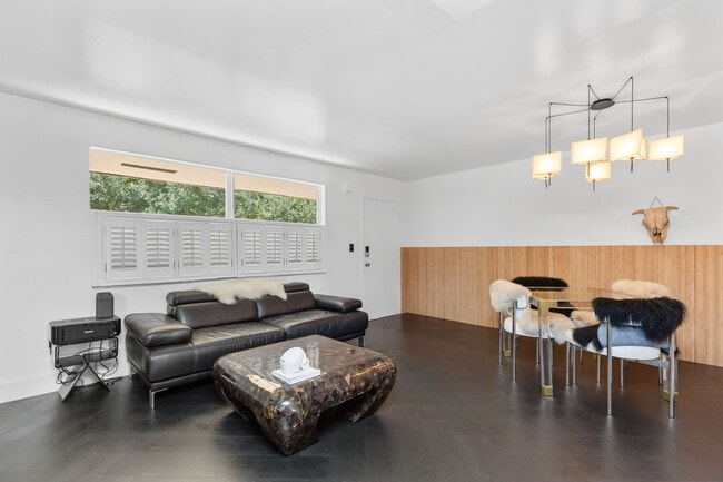 Building Photo - 651 NE 60th St