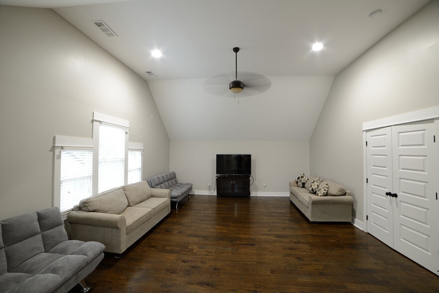 Building Photo - 2818 Belcourt Ave