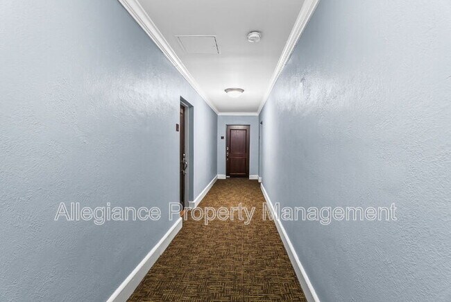 Building Photo - 922 S Washington St