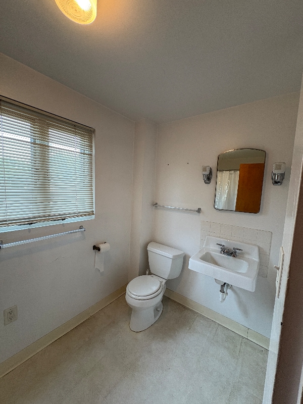 Building Photo - 1000 Melrose Ave