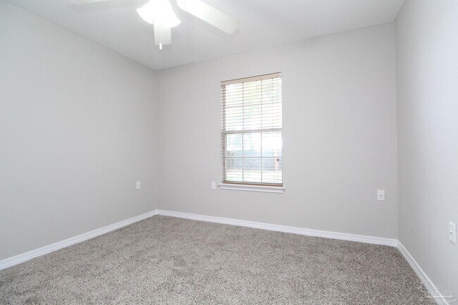 Building Photo - 701 Thornwood Pl