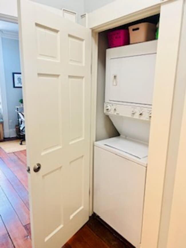 Building Photo - 227 W Broughton St