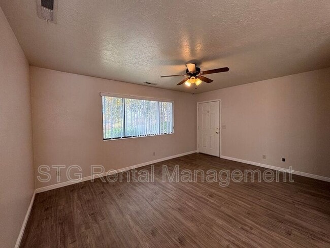 Building Photo - 325 N Main St