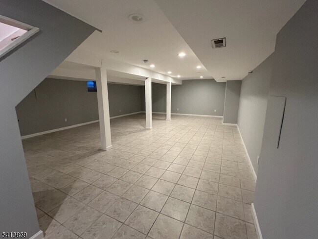 Building Photo - 7 Seminole Way