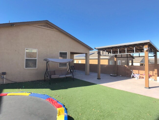 Building Photo - Spacious 4 Bedroom Los Lunas Home. Open la...